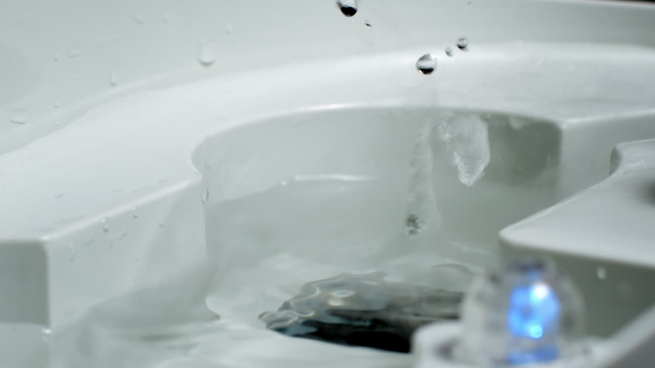 초음파 공기 가습기는 물을 진동시키고 수증기, 미스트 및 스플래시를 생성하여 집안 기후에 대한 습한 제어를 제공합니다.