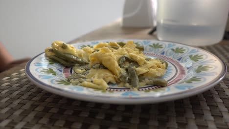 Huevo-Y-Nopal-En-Un-Plato-Para-El-Desayuno