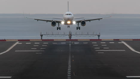 Flugzeug-Kommt-Zur-Landung