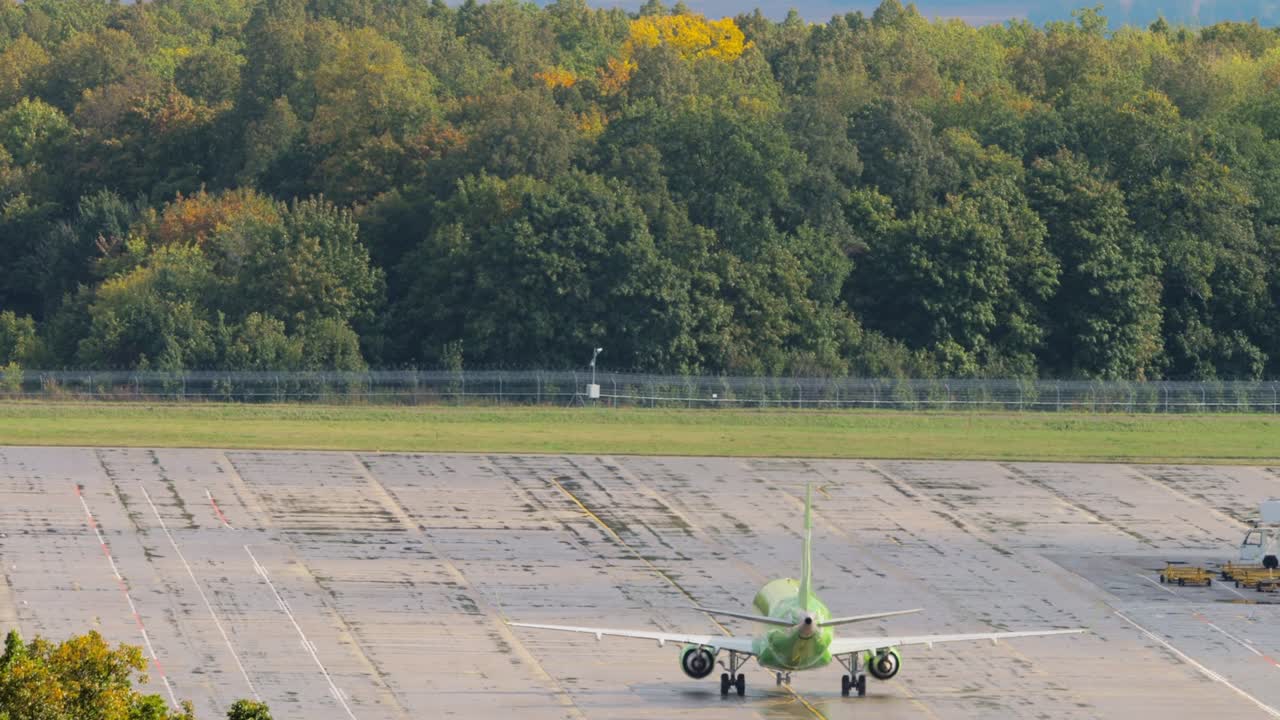 taxi de avión después del aterrizaje