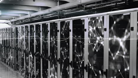 animación del procesamiento de datos y la red de conexiones contra la sala de servidores de computadoras