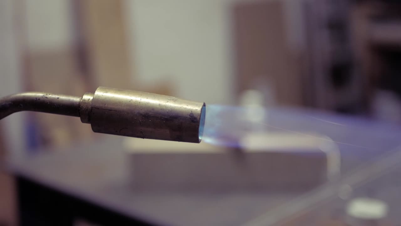 불 브레이징 토치를 시작하다