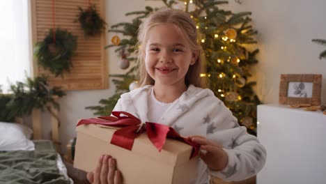 Little-girl-opening-the-Christmas-present