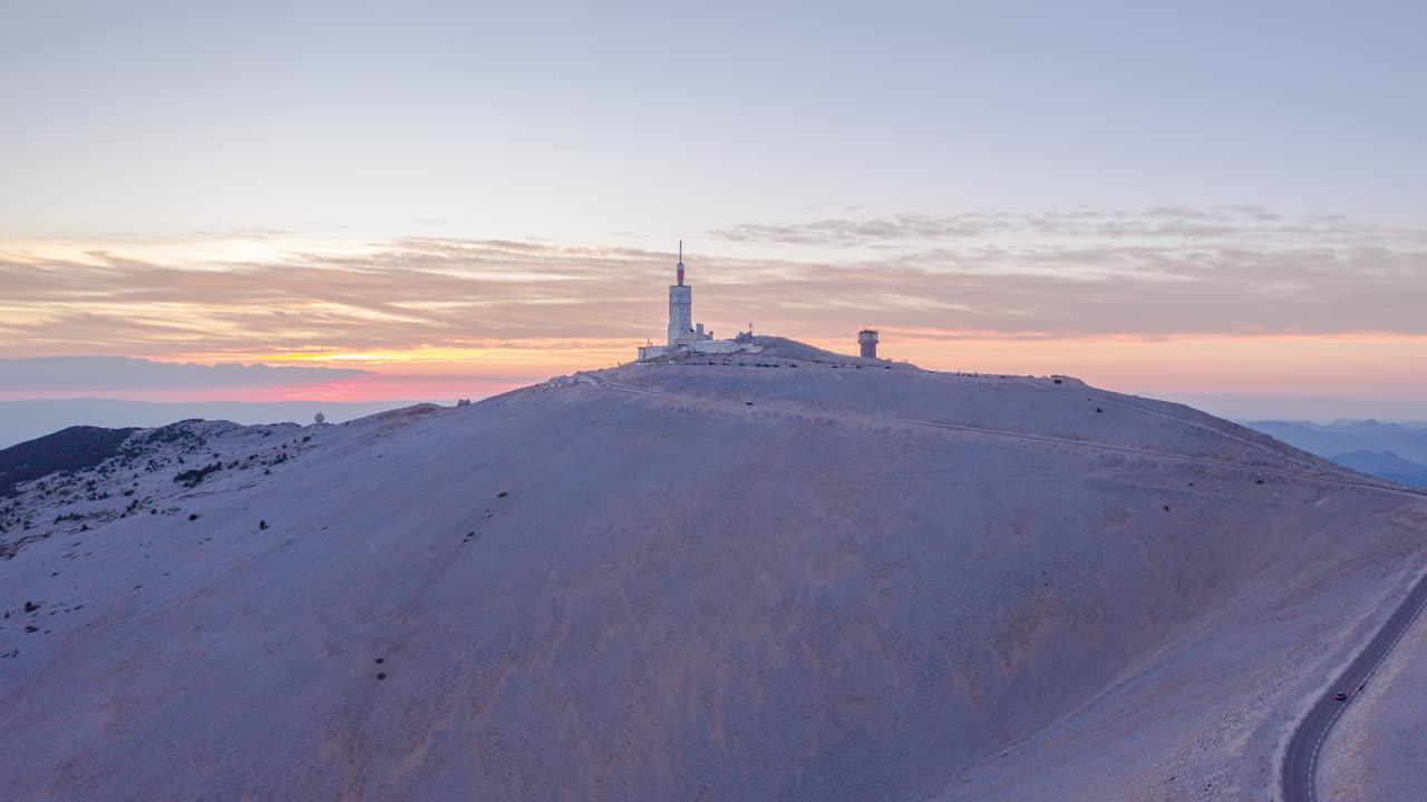 몬트벤투 항공 하이퍼스 (mont ventoux aerial hyperlapse sunset vaucluse tour de france) 는 프랑스에서 열리는 자전거 경주이다.