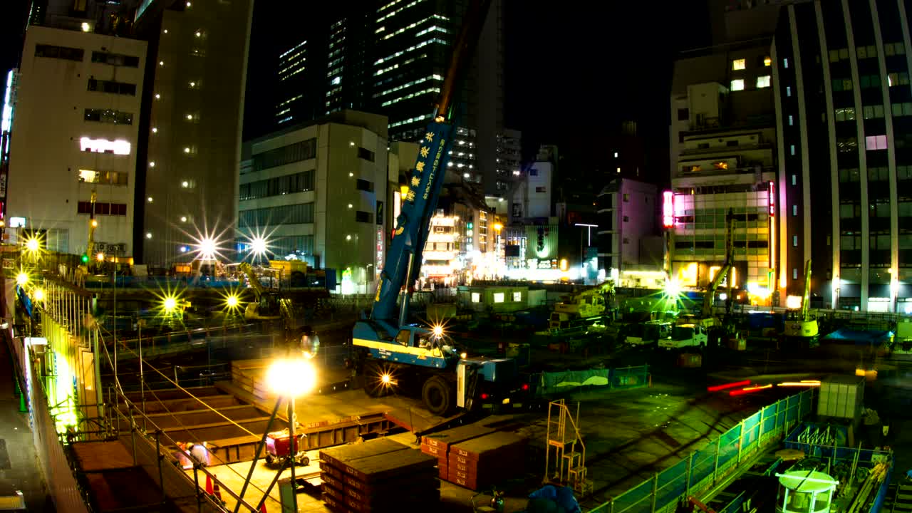 bajo construcción lapso nocturno 4k en shibuya tiro amplio