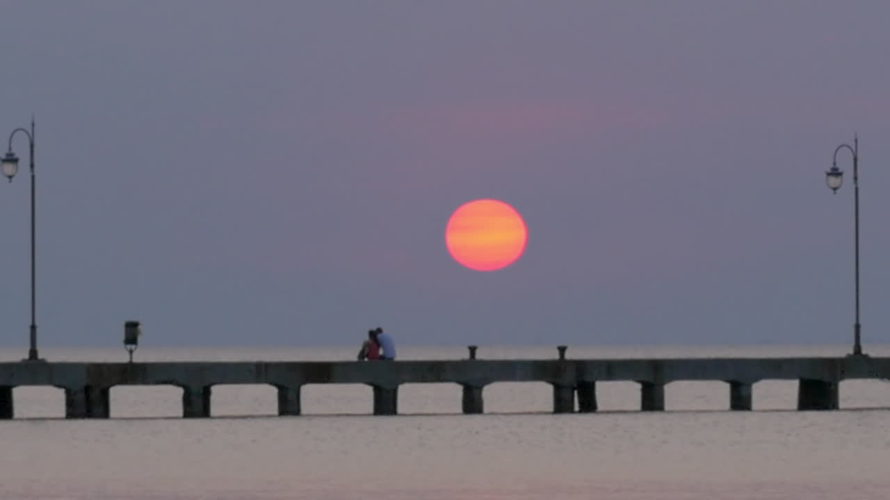시네마그래프 - 해변에서 해가 지는 모습