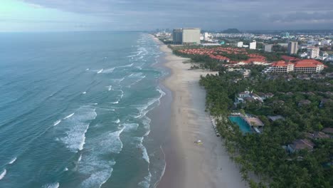 Vista-Aérea-De-Arena-Blanca-Larga-Estirar-Mi-Khe,-Mi-Playa-Bac-An-Y-Non-Nuoc-Durante-La-Puesta-De-Sol-En-Danang,-Vietnam-Central