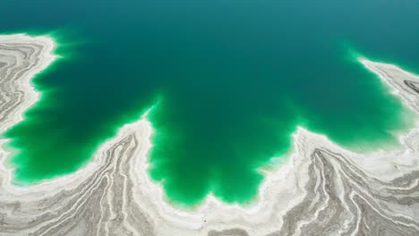 drone boven de kust van de dode zee