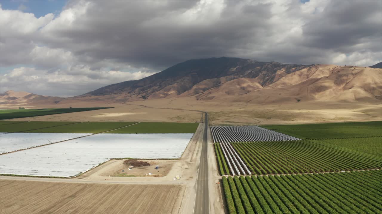 tierra agrícola nublada en arvin california