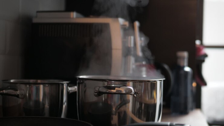 Steam on pot at kitchen