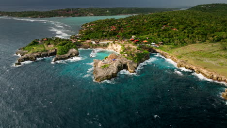 Panoramic-View-Of-Blue-Lagoon-Nusa-Ceningan-Resort-In-Lembongan,-Bali-Indonesia