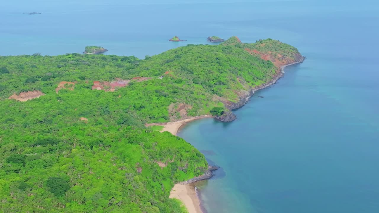 Comoros - Moheli - Daani Beach - vies of the Horn Cap close to the beach