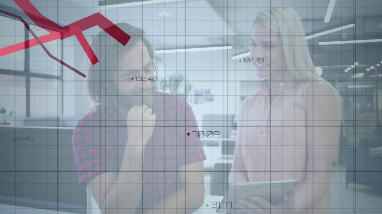 animación de múltiples gráficos con números cambiantes, diversos compañeros de trabajo discutiendo en la oficina