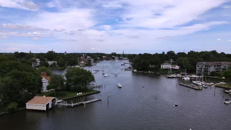 Ausgezeichnete-Luftaufnahme-Von-Booten,-Die-In-Annapolis,-Maryland,-Gesegelt-Werden