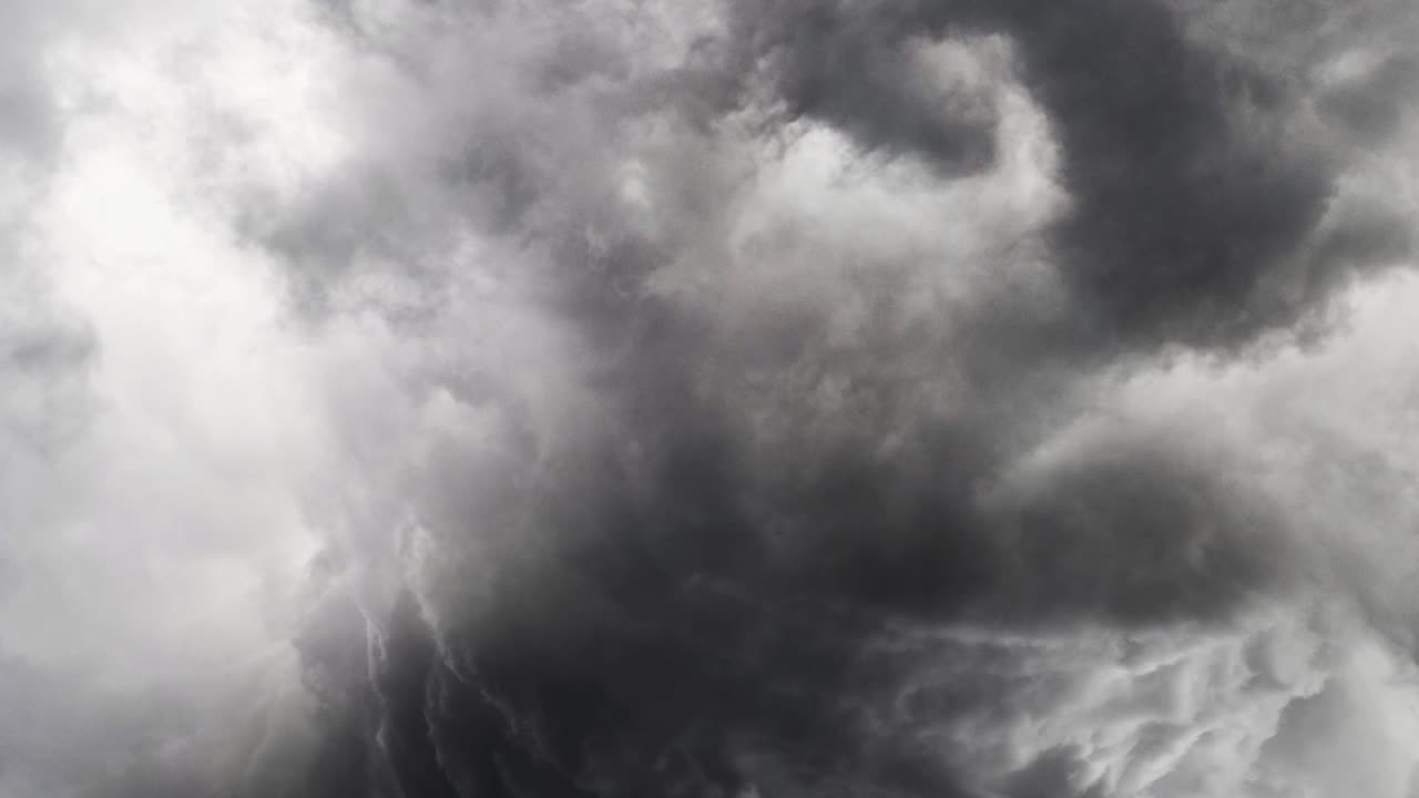 뇌우에 번개가 치다