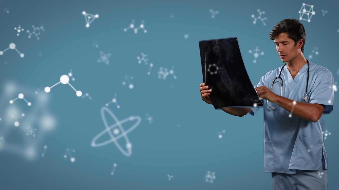⁇ 스레이 보고서를 검사하는 백인 남성 의료 종사자 위에 떠있는 분자 구조