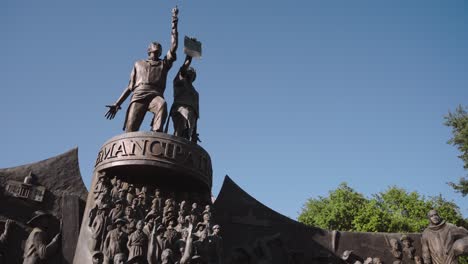 monumento a la historia afroamericana de texas en los terrenos del edificio de la capital del estado de texas