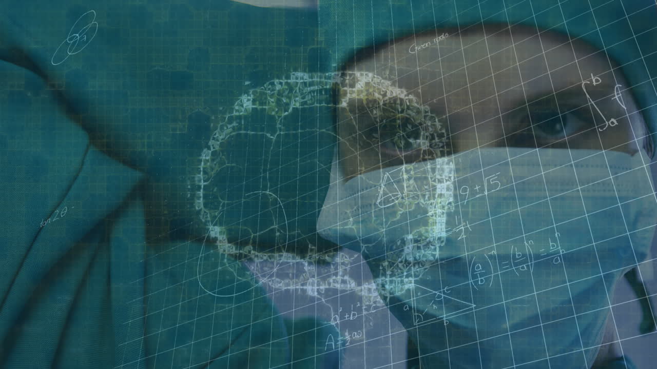 animación del cerebro humano y procesamiento de datos sobre una cirujana caucásica con máscara facial