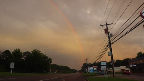 Arco-Iris-Con-Vistas-A-Una-Autopista-Ritchie-En-Severna-Park,-Maryland