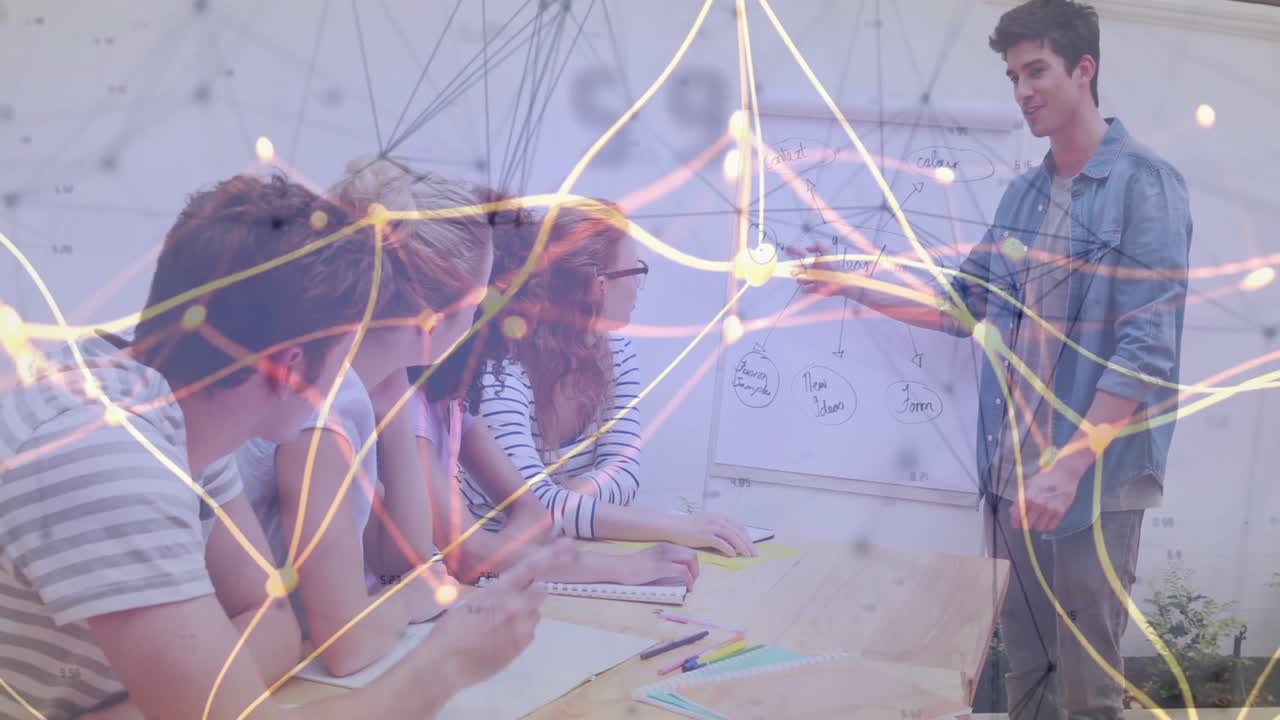 Equipo haciendo una lluvia de ideas en una reunión de negocios, con un mapa conceptual en una pizarra y una superposición de red.