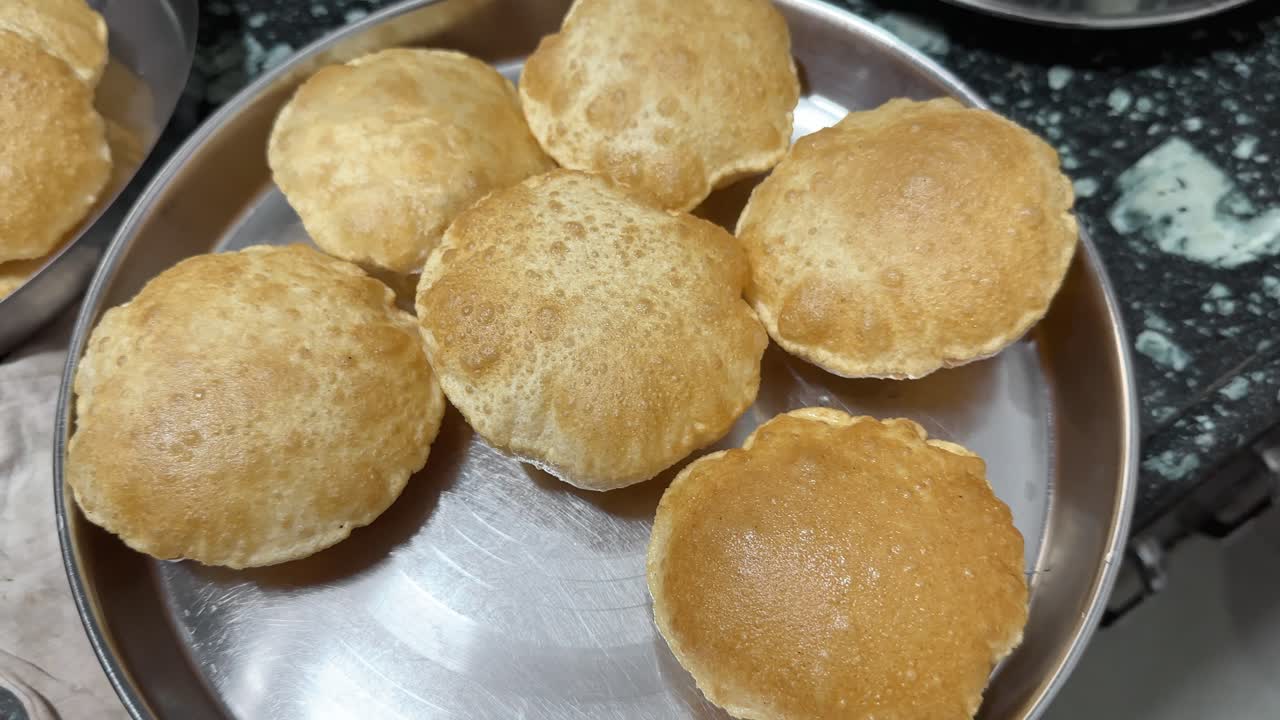 Puri Fatto in Casa: Un Delizioso Pane Piatto Indiano