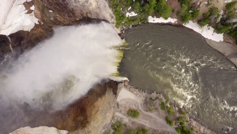 Imágenes-Aéreas-De-4k-De-Las-Cataratas-De-Yellowstone-En-El-Parque-Nacional-De-Yellowstone,-Wyoming,-Estados-Unidos