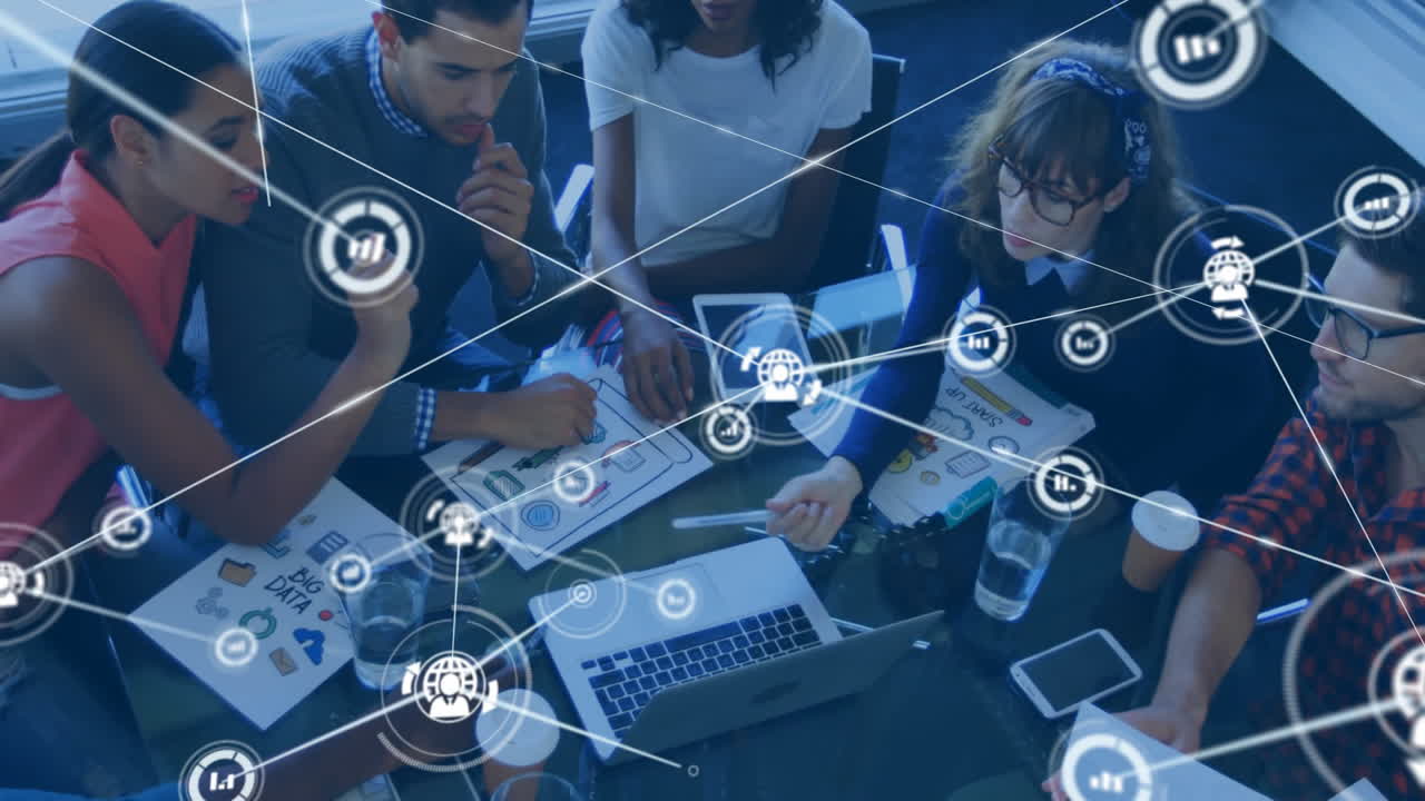 다양한 비즈니스 팀 회의를 통해 애니메이션 네트워크 연결 및 데이터 처리를 제공합니다.