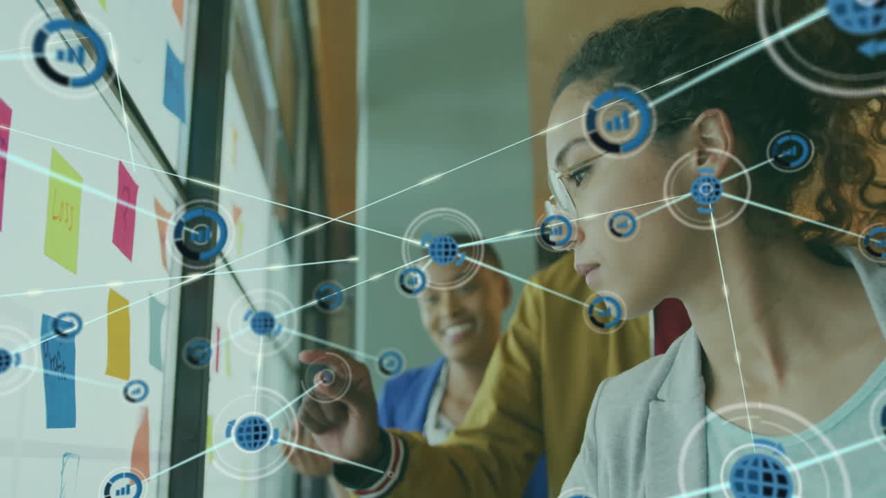 animación de la red de conexiones con íconos del globo sobre diversas personas de negocios en la oficina