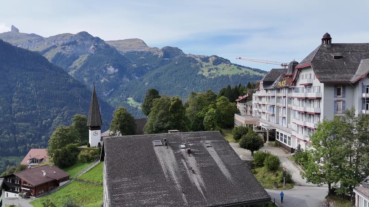 Bergchalets am Hang in Wengen, Schweiz.