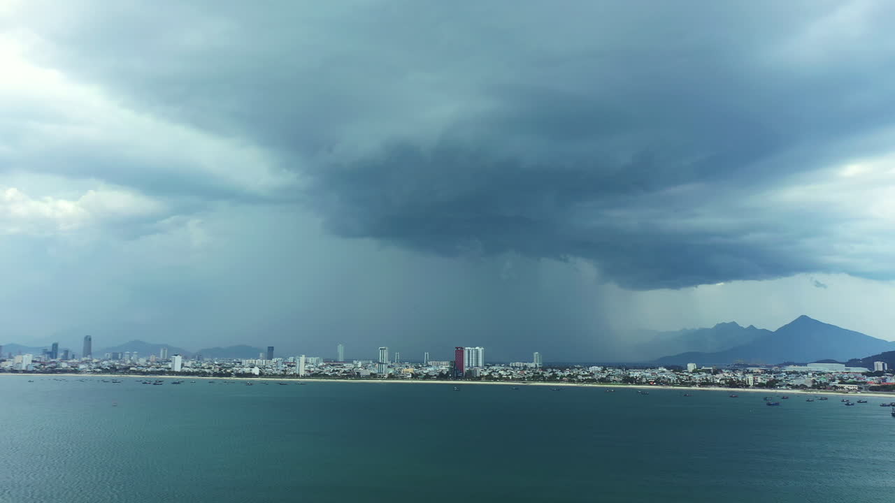 이 도시는 꿈으로 가득 차 있습니다.