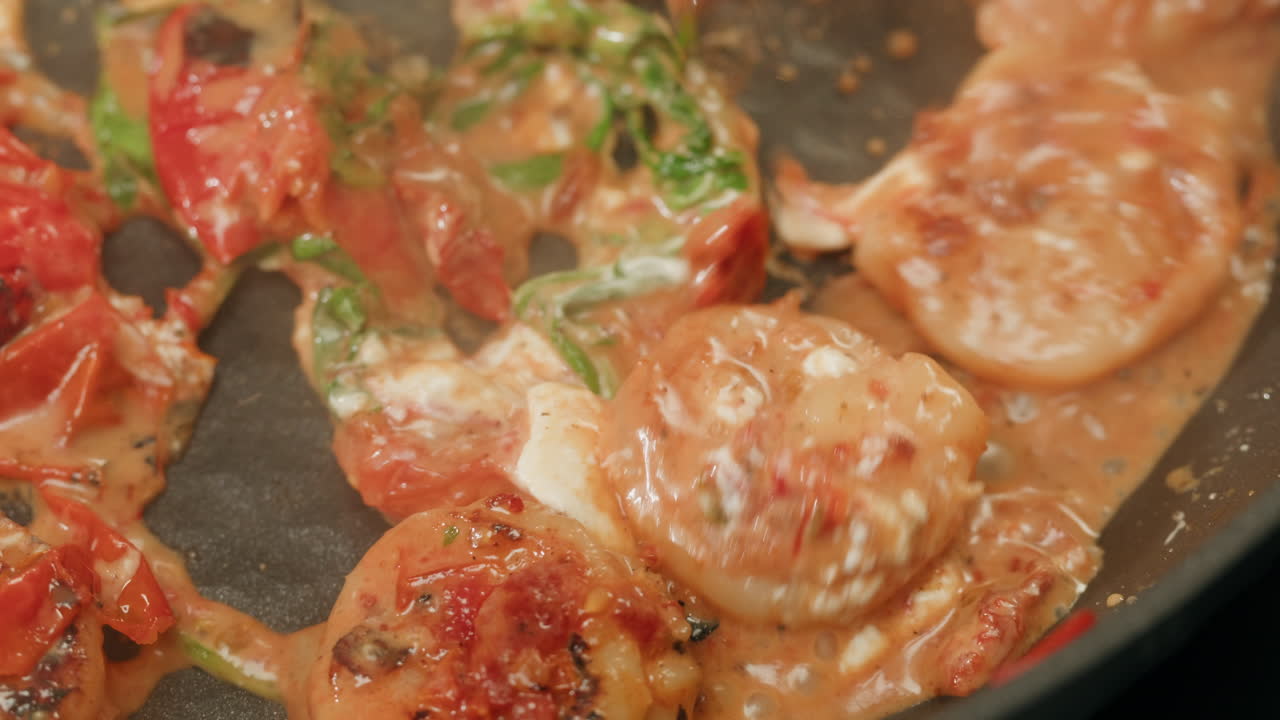 Cooking Shrimp with Tomato Sauce