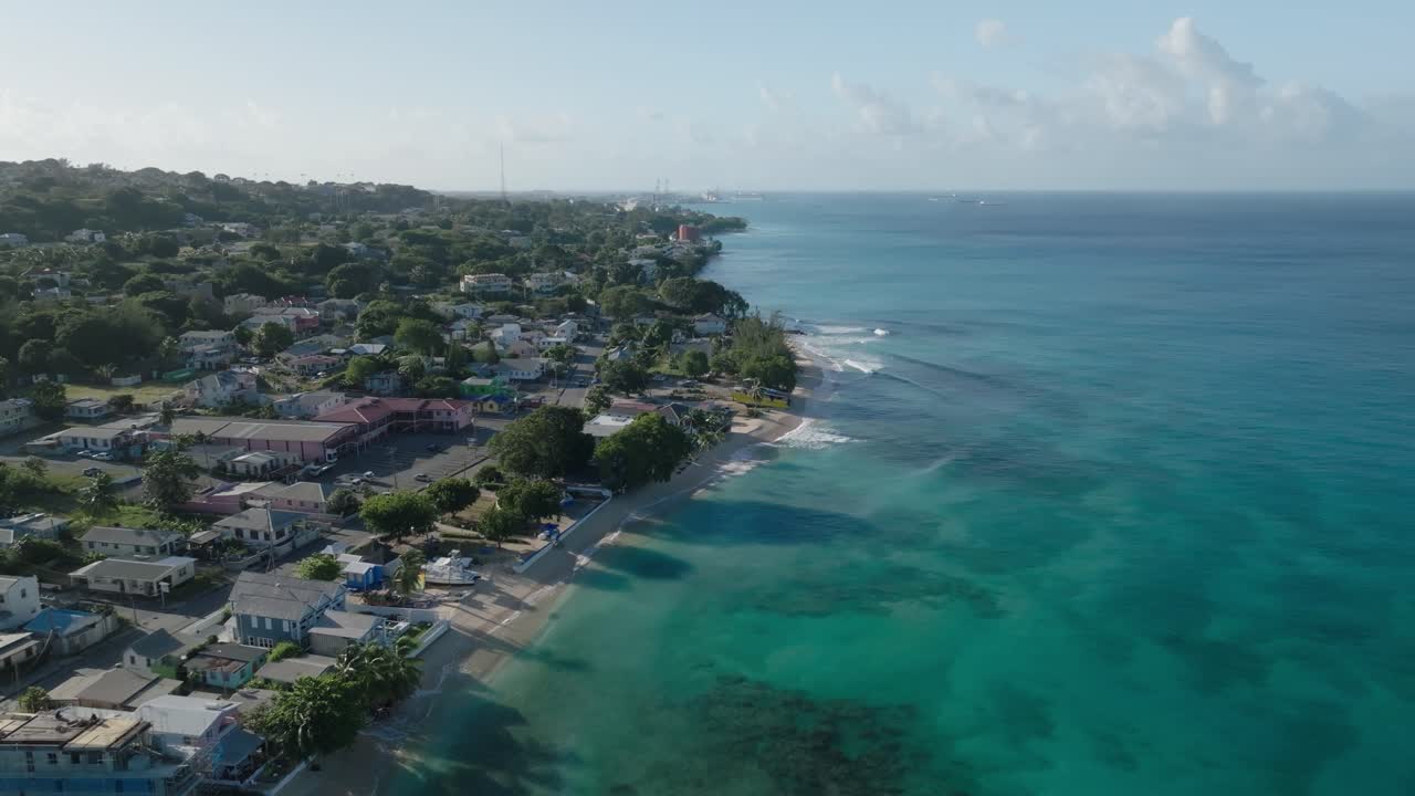 Metraje de dron de la Costa Oeste de Barbados, Playas de Lujo y Azul Infinito 13