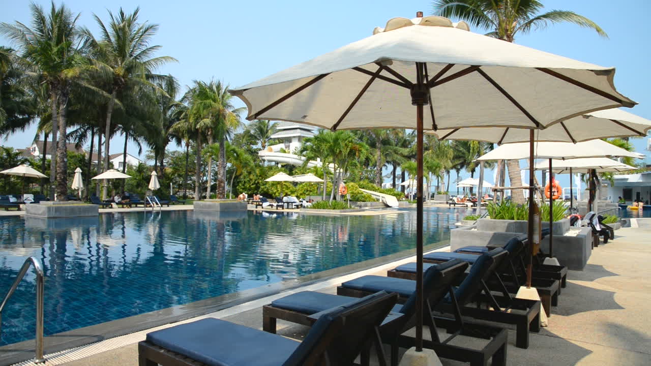 고급 휴양지의 풀사이드 영상