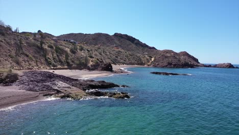 Vuelo-Bajo-De-Drones-En-La-Mañana-De-La-Playa-De-Colorado