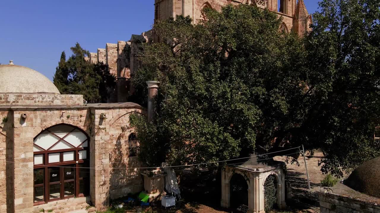 la mezquita lala mustafa pasha camii que es la antigua catedral en famagusta norte de chipre