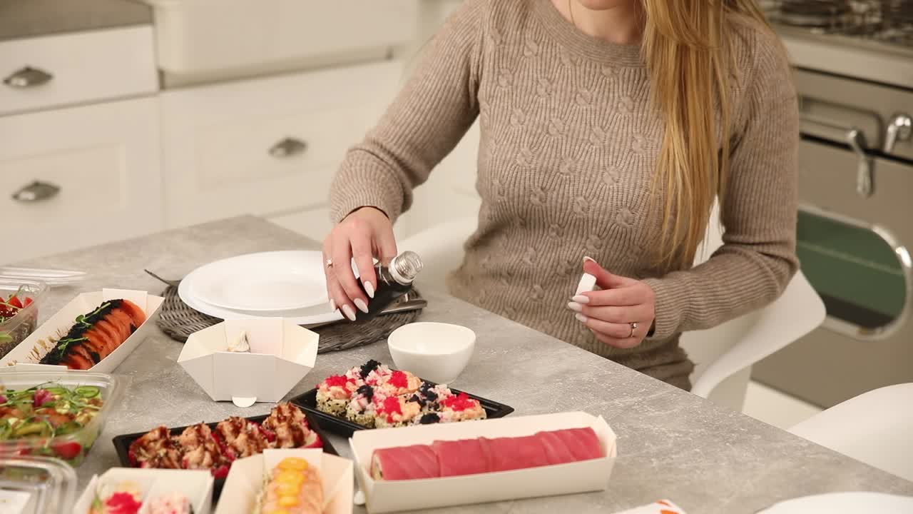 부에서 수시를 먹는 여자