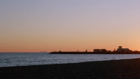 Puesta-De-Sol-En-La-Playa-De-Cabopino,-Andalucía,-España