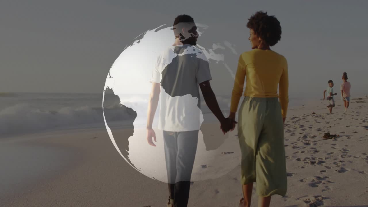 Sovrapposizione di un globo rotante che rivela il mondo, con una coppia che cammina sul litorale e bambini che inseguono le onde in viaggio.