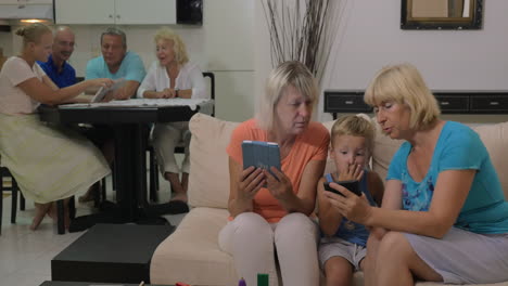 Grandmothers-with-electronics-and-little-grandson