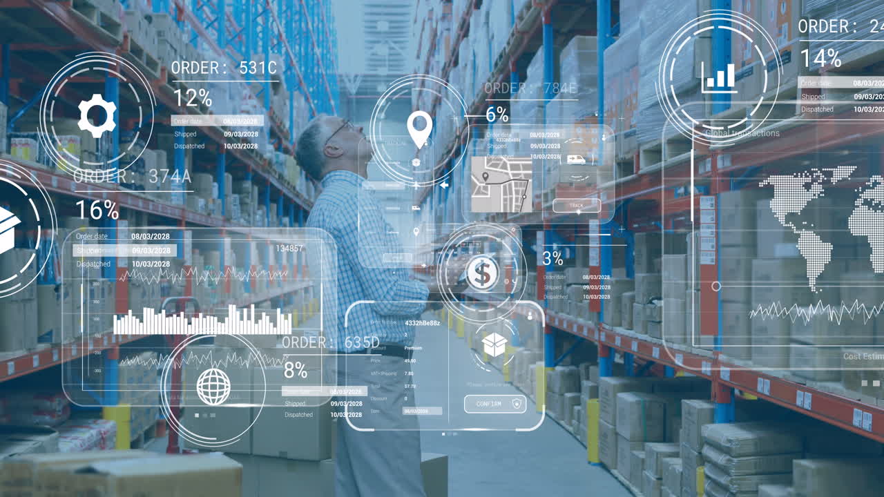 animación del procesamiento de datos en pantallas sobre un hombre caucásico que trabaja en un almacén