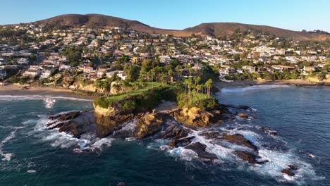 Vista-Aérea-De-La-Costa-De-Laguna-Beach,-Condado-De-Orange,-Costa-Sur-De-California,-Estados-Unidos