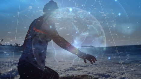 animación de una red global brillante sobre una mujer caminando hacia el mar en una playa soleada