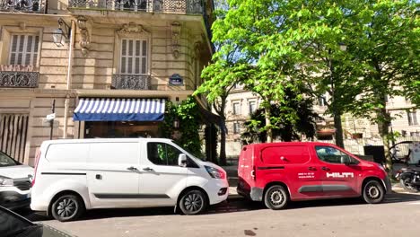 vehicles parked and moving on paris street