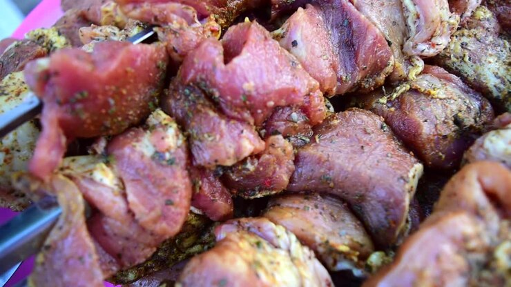 Daging Shish Luifi sedang menunggu gilirannya