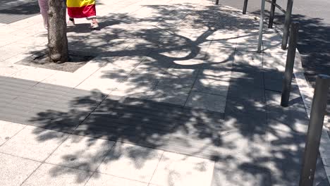 People-crossing-the-street-in-Lisbon-on-a-sunny-day-during-the-youth-conference