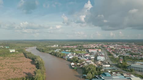 Ariel-Vista-De-La-Ciudad-De-Serike-Sarawak,-Borneo