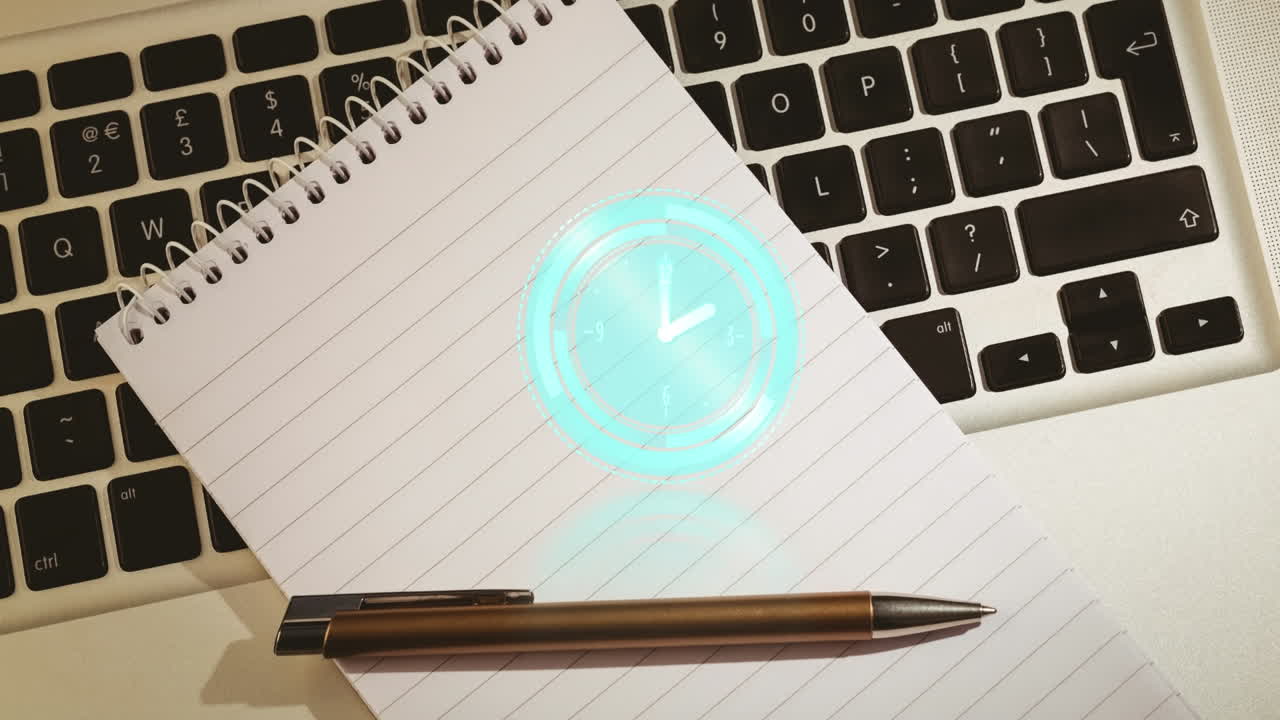 책상 위의 노트북 위의 시계의 애니메이션