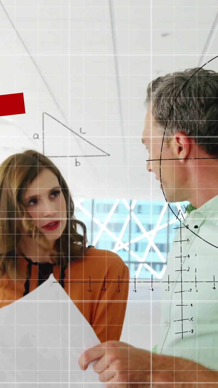 Animación de ecuaciones matemáticas y procesamiento de datos financieros sobre diversos arquitectos