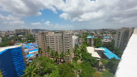 Timelaps-Marol-Vista-Superior-India-Mumbai-Maharashtra-Nubes-En-Movimiento-Cielo-Azul-Edificio-Alto-Marol-Andheri-Este