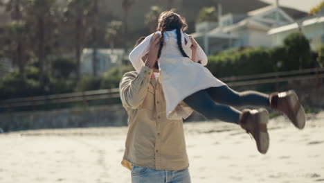 Papa,-Strand-Und-Spielen-Mit-Kind-In-Der-Luft